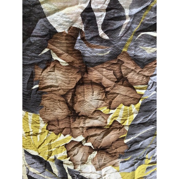 VTG Oscar de la Renta I’ve hundred percent silk scarf, 30 inches floral￼ - Picture 2 of 5